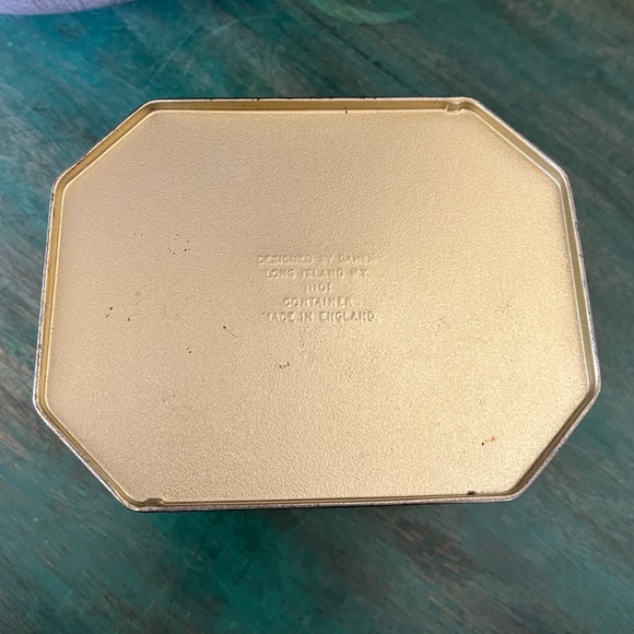 Vintage Floral Tin | Made in England | 5-1/2” W, 3-3/4” T, 4” D - Picture 7 of 9